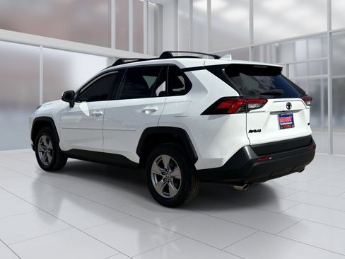 Used 2022 Toyota RAV4 XLE w/ Convenience Package FWD image 4