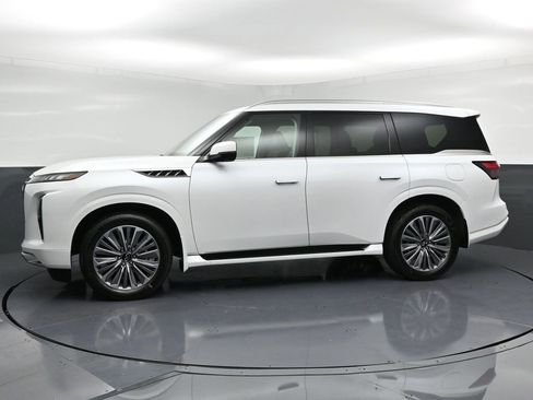 New 2026 INFINITI QX80 Luxe image 2