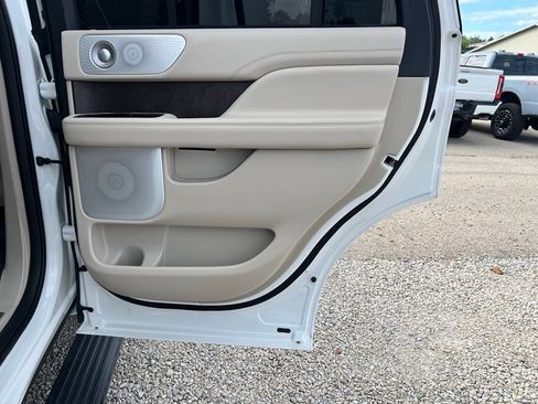 Used 2021 Lincoln Navigator Reserve AWD/4WD image 19