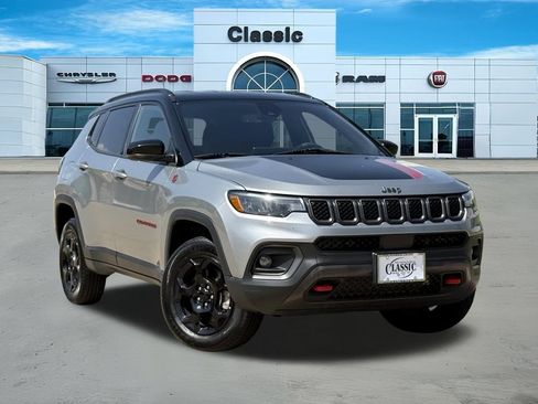Used 2024 Jeep Compass Trailhawk AWD/4WD image 1