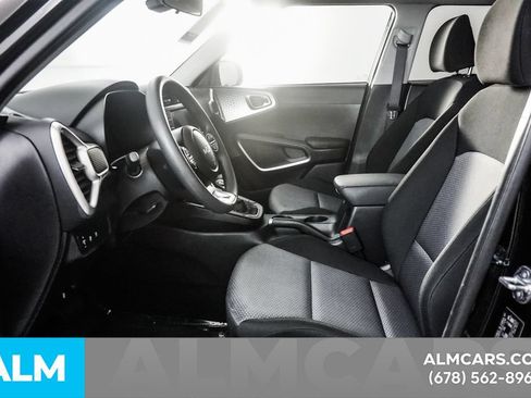 Used 2025 Kia Soul LX w/ LX Technology Package FWD image 11