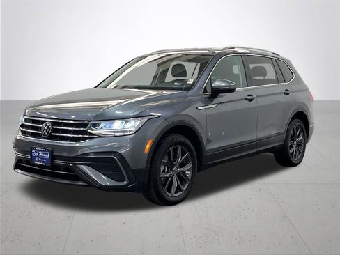 Used 2023 Volkswagen Tiguan SE FWD image 2