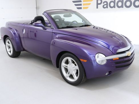 Used 2003 Chevrolet SSR w/ Preferred Equipment Group image 16