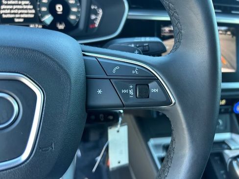 Used 2025 Audi Q3 2.0T Premium image 18