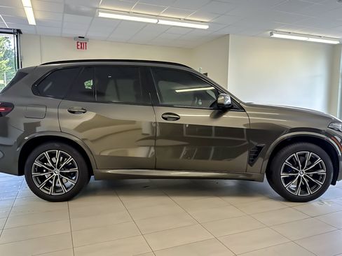 Used 2026 BMW X5 xDrive40i w/ M Sport Package AWD/4WD image 3