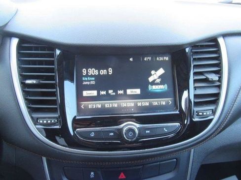 Used 2017 Chevrolet Trax LT AWD/4WD image 16