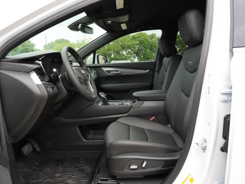 New 2026 Cadillac XT5 Luxury w/ LPO, Floor Liner Package image 18