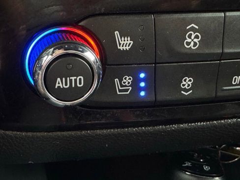 Used 2024 Buick Enclave Premium FWD image 5