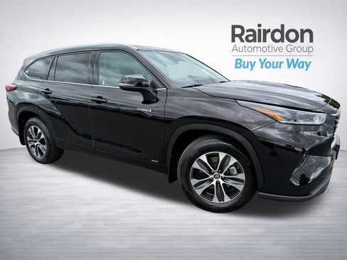 Used 2021 Toyota Highlander XLE AWD/4WD image 1