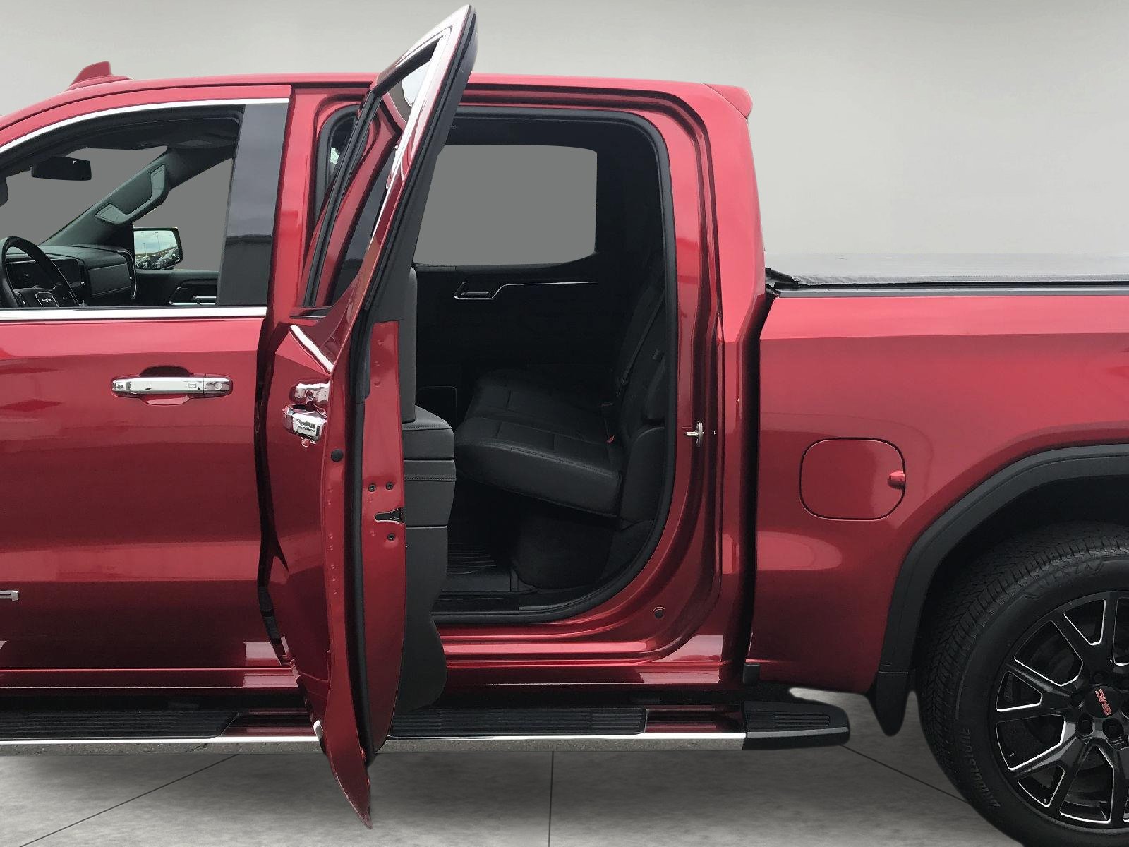 Used 2022 GMC Sierra 1500 SLT w/ SLT Premium Plus Package AWD/4WD image 25