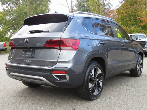 Used 2024 Volkswagen Taos SE w/ Panoramic Sunroof Package image 6