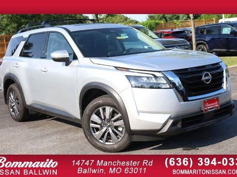 Used 2025 Nissan Pathfinder SV w/ SV Premium Package FWD image 1