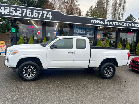 Used 2018 Toyota Tacoma SR image 2