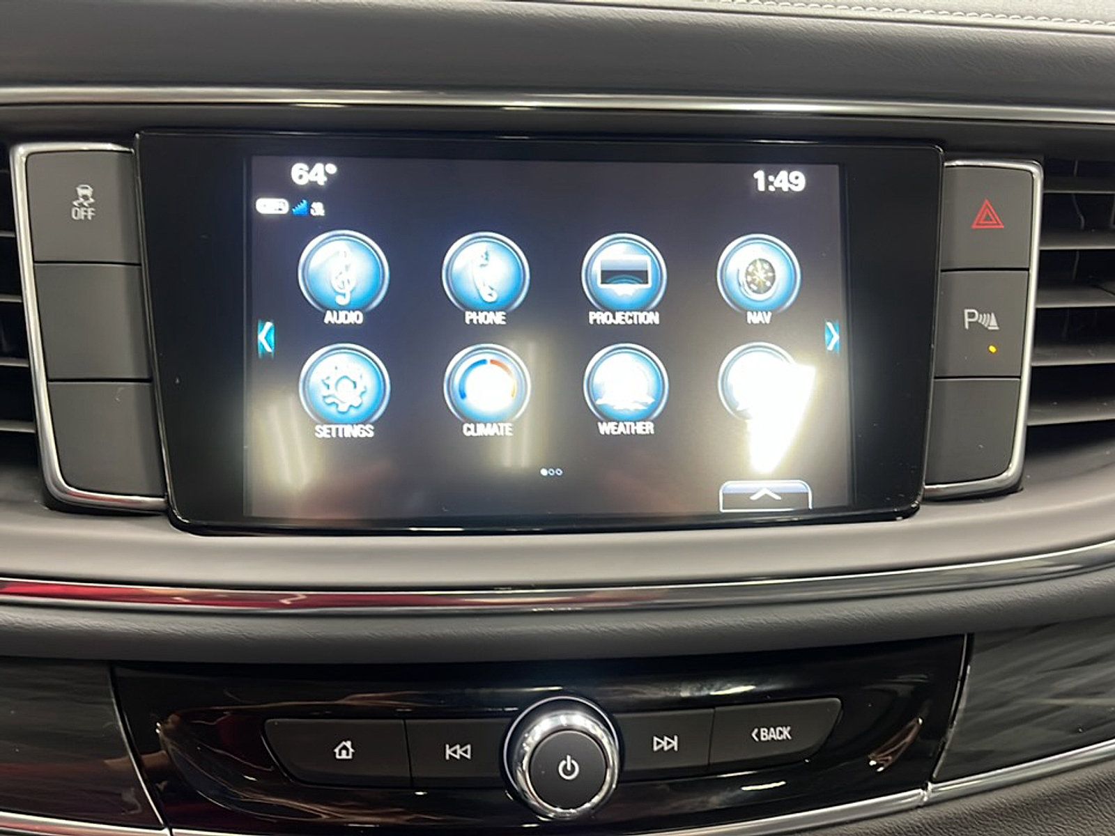 Used 2018 Buick Enclave Essence FWD image 8