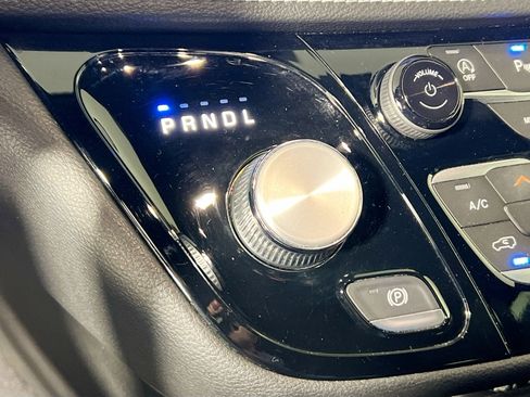 Used 2021 Chrysler Pacifica Touring-L w/ S Appearance Package image 25