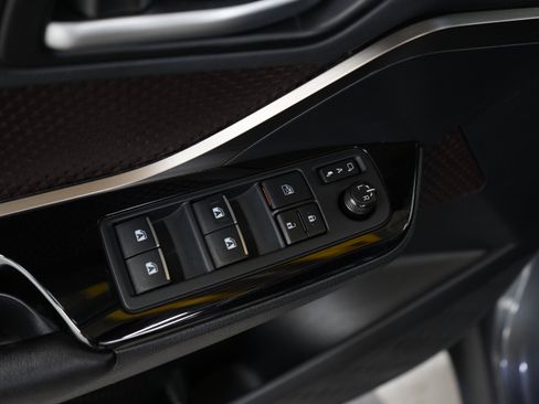 Used 2019 Toyota C-HR Limited FWD image 19