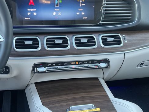 Certified 2025 Mercedes-Benz GLE 350 4MATIC image 37