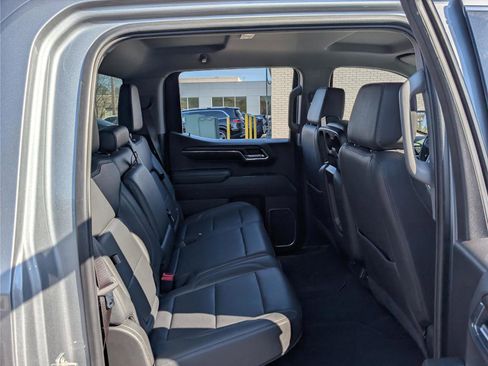 Used 2024 GMC Sierra 1500 SLT image 12