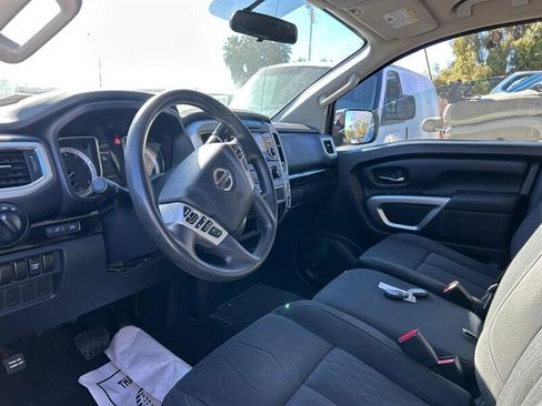 Used 2017 Nissan Titan SV image 36