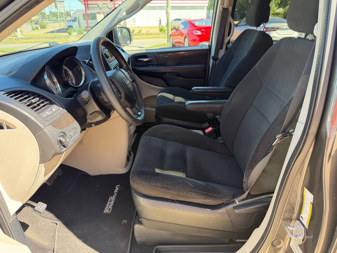 Used 2016 Dodge Grand Caravan SE w/ Quick Order Package 29E SE FWD image 11