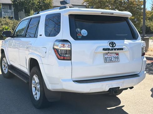 Used 2019 Toyota 4Runner SR5 AWD/4WD image 4