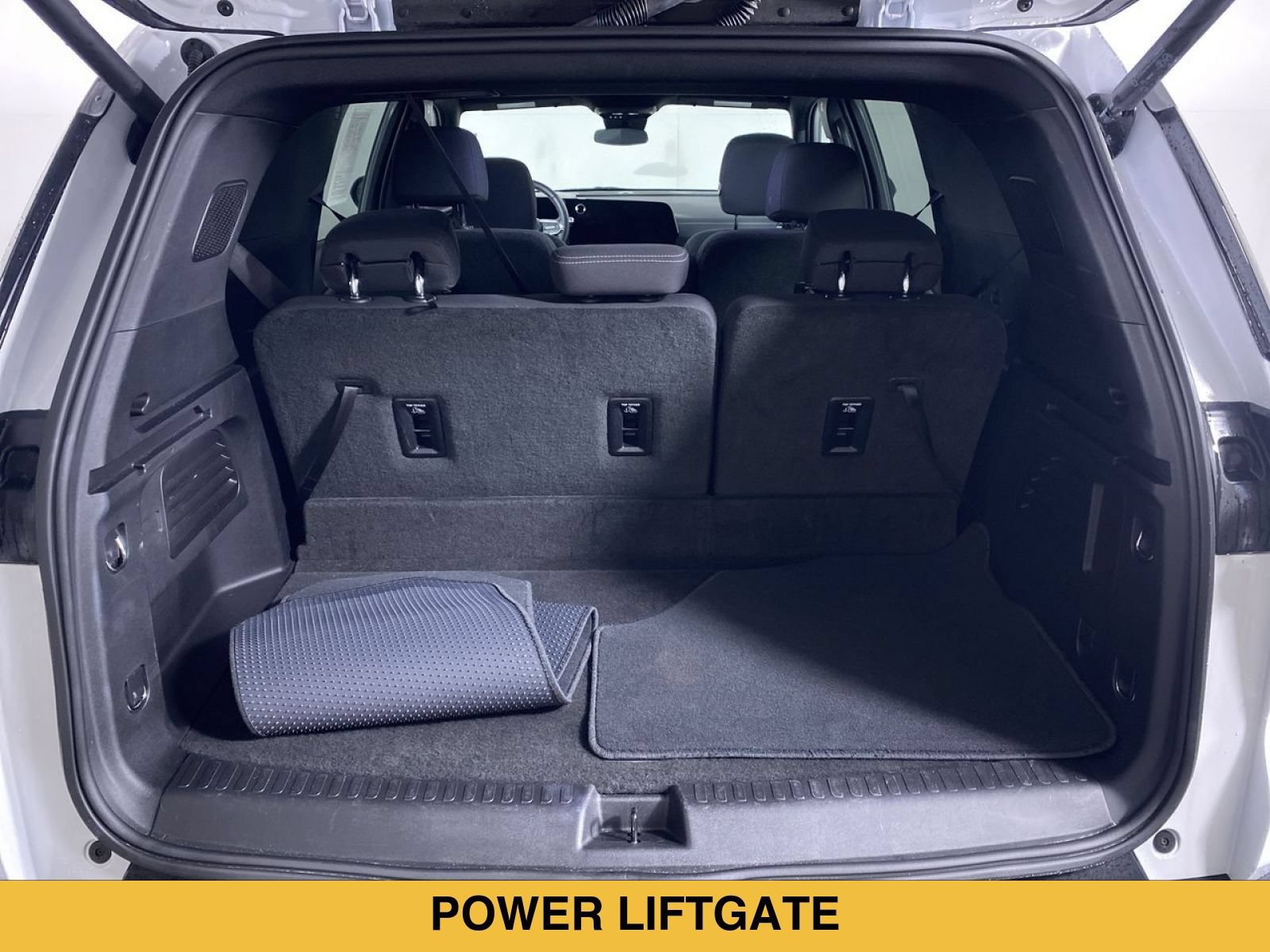 Certified 2026 Chevrolet Traverse LT FWD image 13