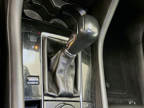 Used 2024 MAZDA MAZDA3 s image 25