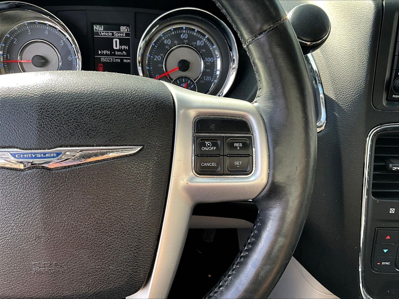 Used 2015 Chrysler Town & Country Touring-L w/ Driver Convenience Group FWD image 12