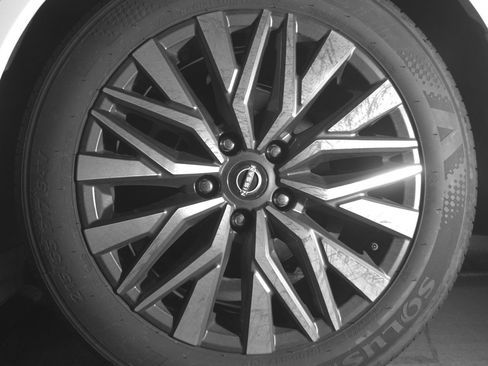 Used 2025 Nissan Altima 2.5 SV FWD image 14