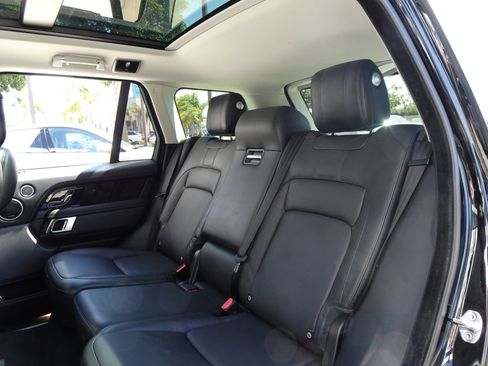 Used 2020 Land Rover Range Rover HSE image 17