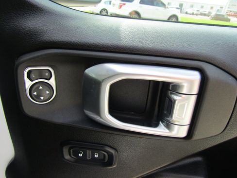 Used 2025 Jeep Wrangler Unlimited Sport AWD/4WD image 20
