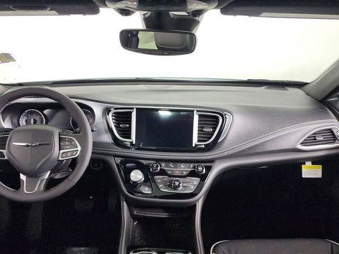 New 2026 Chrysler Pacifica Limited image 32