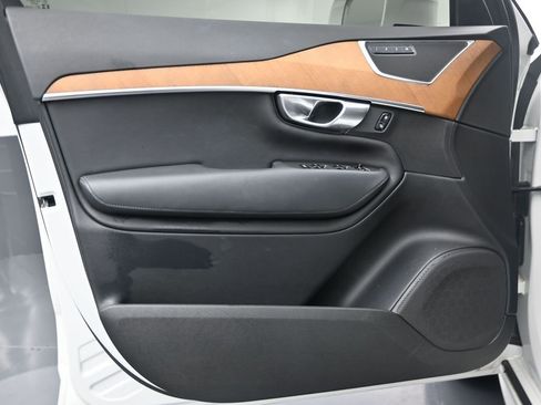 Certified 2024 Volvo XC90 B5 Plus image 11