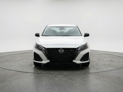 Used 2025 Nissan Altima 2.5 SV image 2