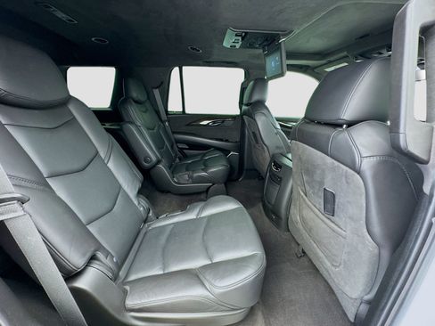 Used 2020 Cadillac Escalade Platinum AWD/4WD image 21