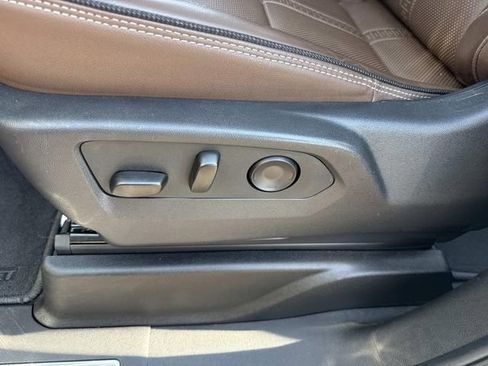 Used 2025 Chevrolet Suburban High Country AWD/4WD image 28