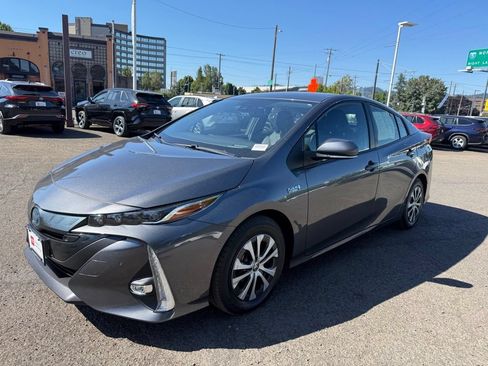 Certified 2022 Toyota Prius Prime Limited FWD image 4