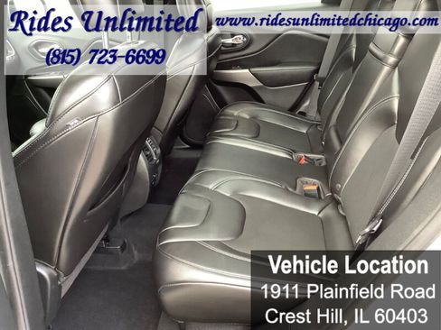 Used 2019 Jeep Cherokee Latitude Plus w/ Comfort/Convenience Group FWD image 33