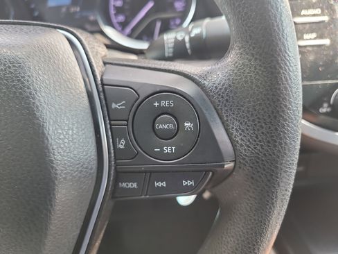 Used 2020 Toyota Camry LE image 27