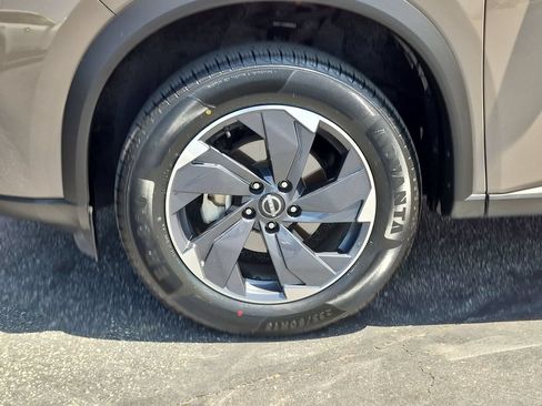 Certified 2024 Nissan Rogue SV FWD image 11
