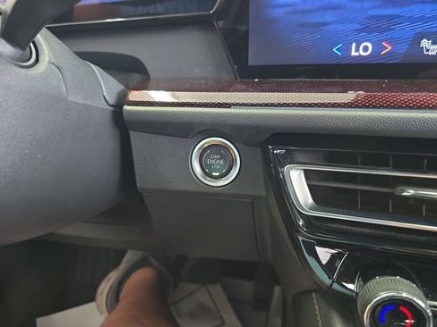 Certified 2025 Chevrolet Traverse Z71 AWD/4WD image 22