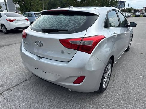 Used 2017 Hyundai Elantra GT FWD image 5