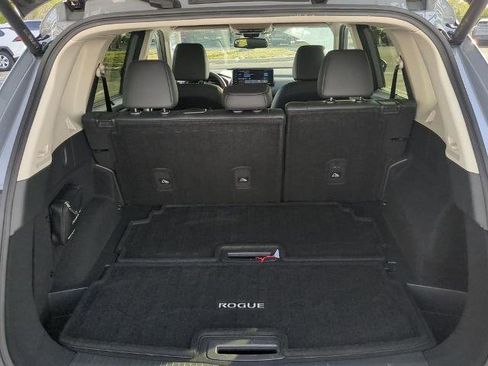 Certified 2025 Nissan Rogue SL w/ Tech Package FWD image 13