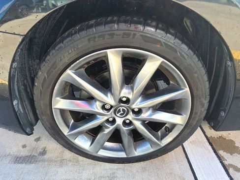 Used 2018 MAZDA MAZDA3 Touring image 11
