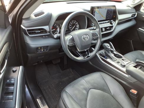 Certified 2021 Toyota Highlander Limited image 16
