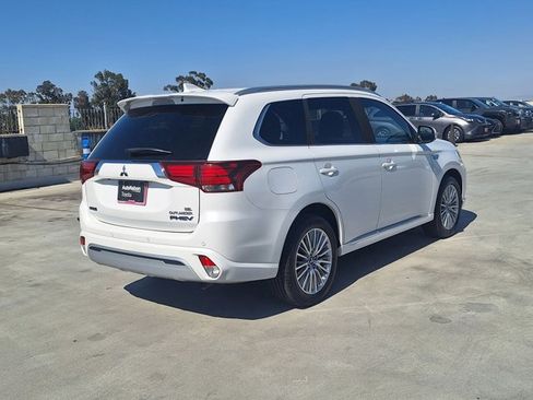 Used 2019 Mitsubishi Outlander 4WD Plug-In Hybrid image 4