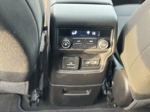 Used 2023 GMC Acadia SLE w/ Driver Convenience Package image 25