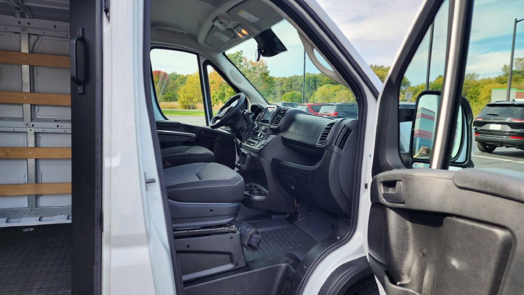 Used 2025 RAM ProMaster 2500 w/ U-Haul Equipment Group FWD image 9