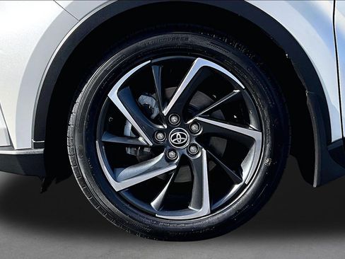 Used 2020 Toyota C-HR Limited FWD image 7