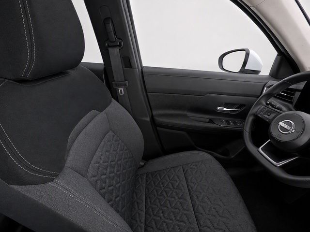 Used 2025 Nissan Kicks SV FWD image 14